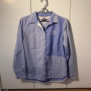 Sold 🙅🏼‍♀️ Tommy Hilfiger button up size M